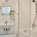 Apartamento Stylisches Mit Terrasse Für Max 4 Personen In Nähe Zum Hbf Und Koblenzer-innenstadt Coblenza
