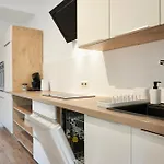 Stylisches Mit Terrasse Für Max 4 Personen In Nähe Zum Hbf Und Koblenzer-innenstadt *