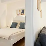 Stylisches Mit Terrasse Für Max 4 Personen In Nähe Zum Hbf Und Koblenzer-innenstadt * Coblenza
