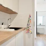Stylisches Mit Terrasse Für Max 4 Personen In Nähe Zum Hbf Und Koblenzer-innenstadt *