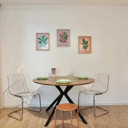 Stylisches Mit Terrasse Fuer Max 4 Personen In Naehe Zum Hbf Und Koblenzer-innenstadt Appartement