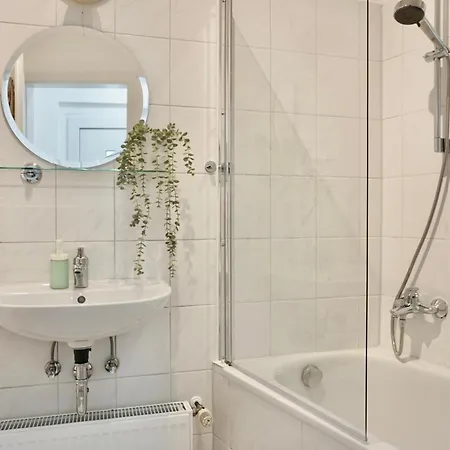 Apartmán Stylisches Mit Terrasse Fuer Max 4 Personen In Naehe Zum Hbf Und Koblenzer-innenstadt Koblenc