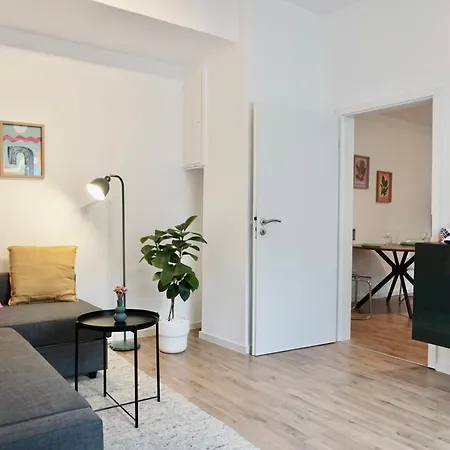 Stylisches Mit Terrasse Fuer Max 4 Personen In Naehe Zum Hbf Und Koblenzer-innenstadt Appartement Coblence