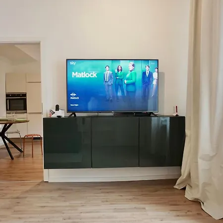 Stylisches Mit Terrasse Fuer Max 4 Personen In Naehe Zum Hbf Und Koblenzer-innenstadt Appartement *