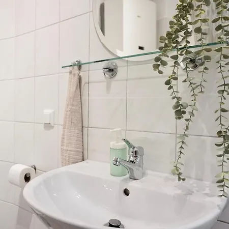 Neu Stylisches Max 4 Personen Naehe Hbf Und Innenstadt Apartament Koblencja