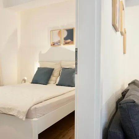 Stylisches Mit Terrasse Fuer Max 4 Personen In Naehe Zum Hbf Und Koblenzer-innenstadt * Koblenc