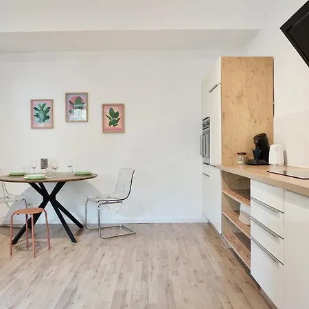 Apartmán Stylisches Mit Terrasse Fuer Max 4 Personen In Naehe Zum Hbf Und Koblenzer-innenstadt *