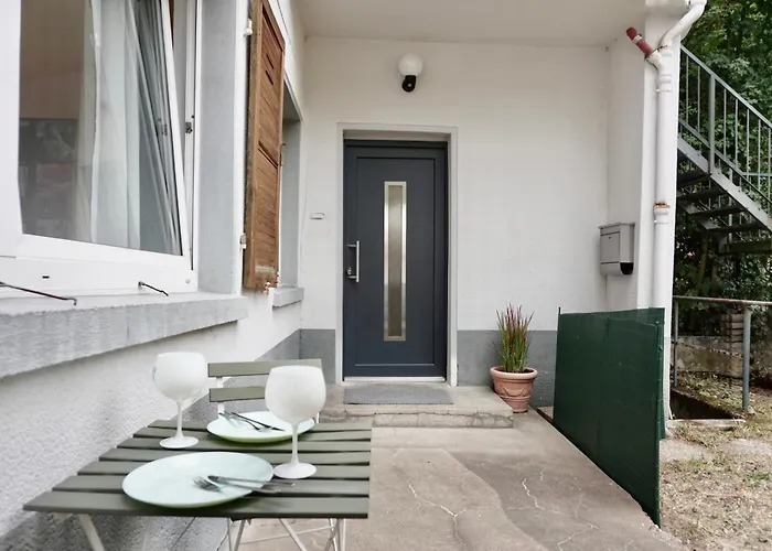 Stylisches Mit Terrasse Fuer Max 4 Personen In Naehe Zum Hbf Und Koblenzer-innenstadt Appartement