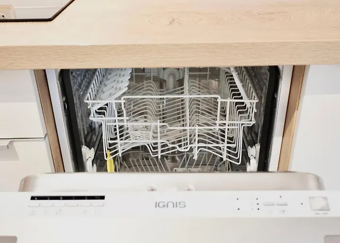 Stylisches Mit Terrasse Fuer Max 4 Personen In Naehe Zum Hbf Und Koblenzer-innenstadt Appartement *