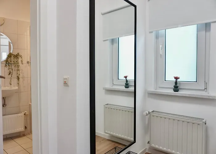 Appartement Stylisches Mit Terrasse Fuer Max 4 Personen In Naehe Zum Hbf Und Koblenzer-innenstadt *