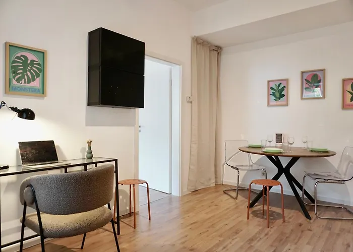 Stylisches Mit Terrasse Fuer Max 4 Personen In Naehe Zum Hbf Und Koblenzer-innenstadt Appartement *
