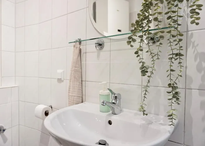 Stylisches Mit Terrasse Fuer Max 4 Personen In Naehe Zum Hbf Und Koblenzer-innenstadt Appartement Coblence