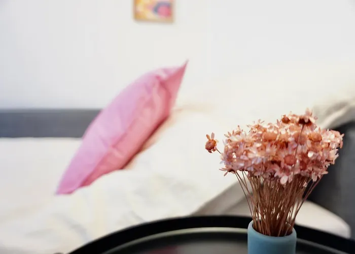 Stylisches Mit Terrasse Fuer Max 4 Personen In Naehe Zum Hbf Und Koblenzer-innenstadt Appartement